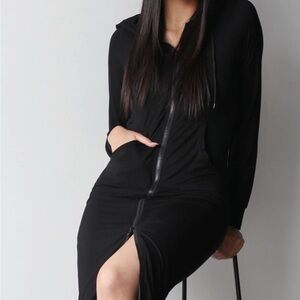 Emmy Deveaux The Long Hoodie (new standard length) - Black XXS